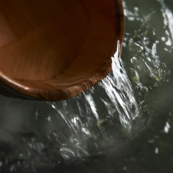 畳敷きの露天風呂で疲れを癒して3713665