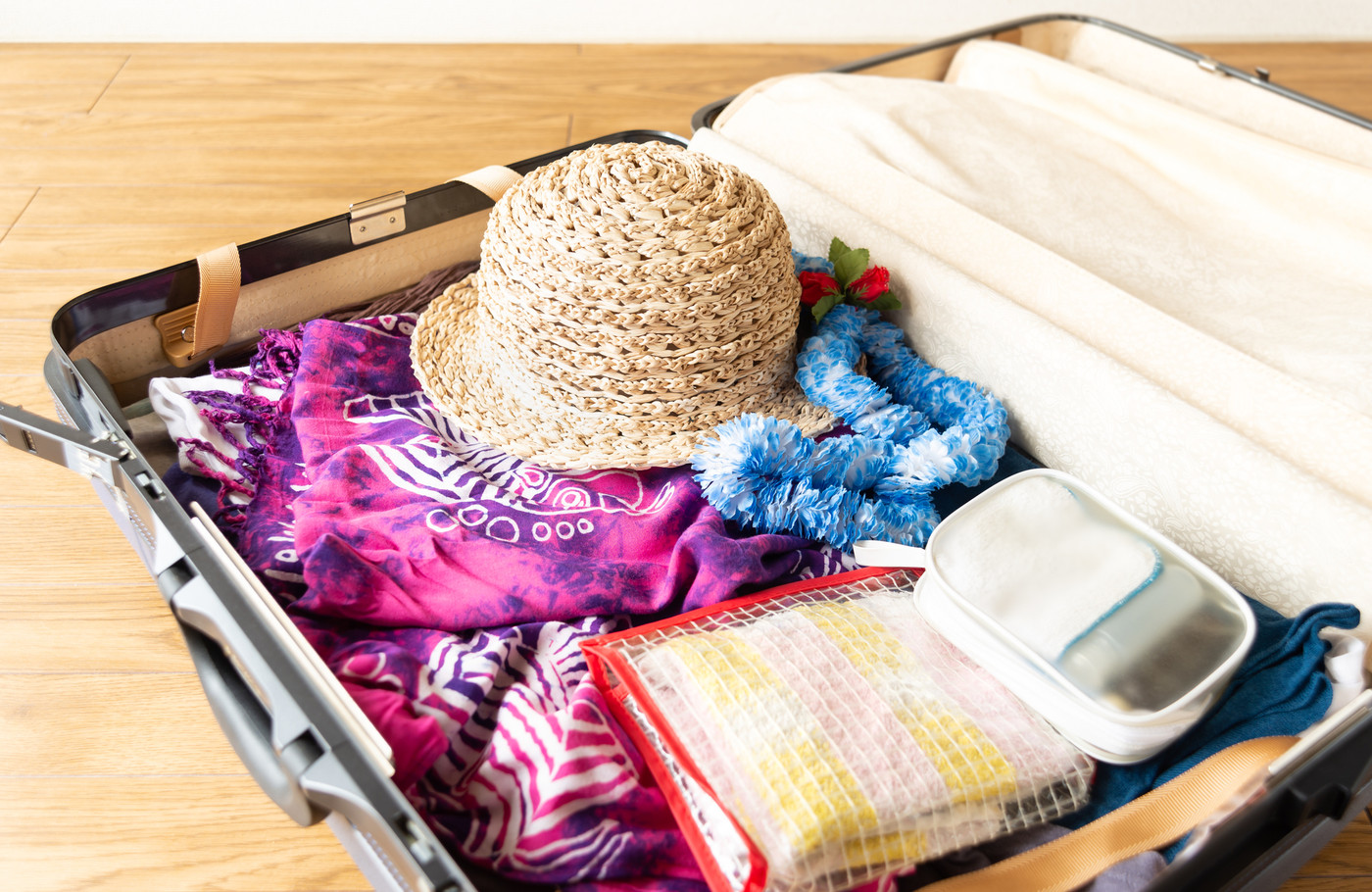 スーツケース　夏　旅行　海外旅行　夏休み