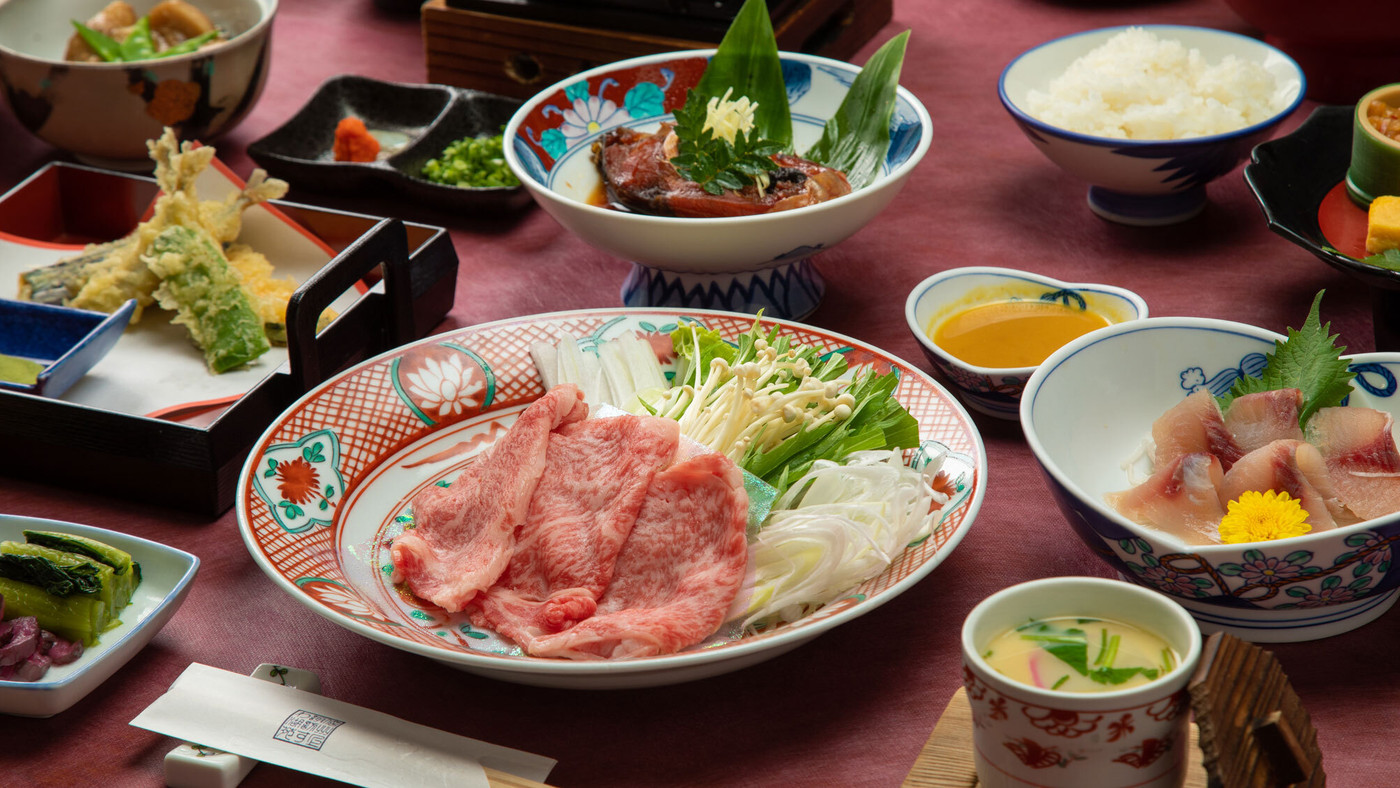 諏訪湖の美景や地元のお料理を堪能できるお宿3929391
