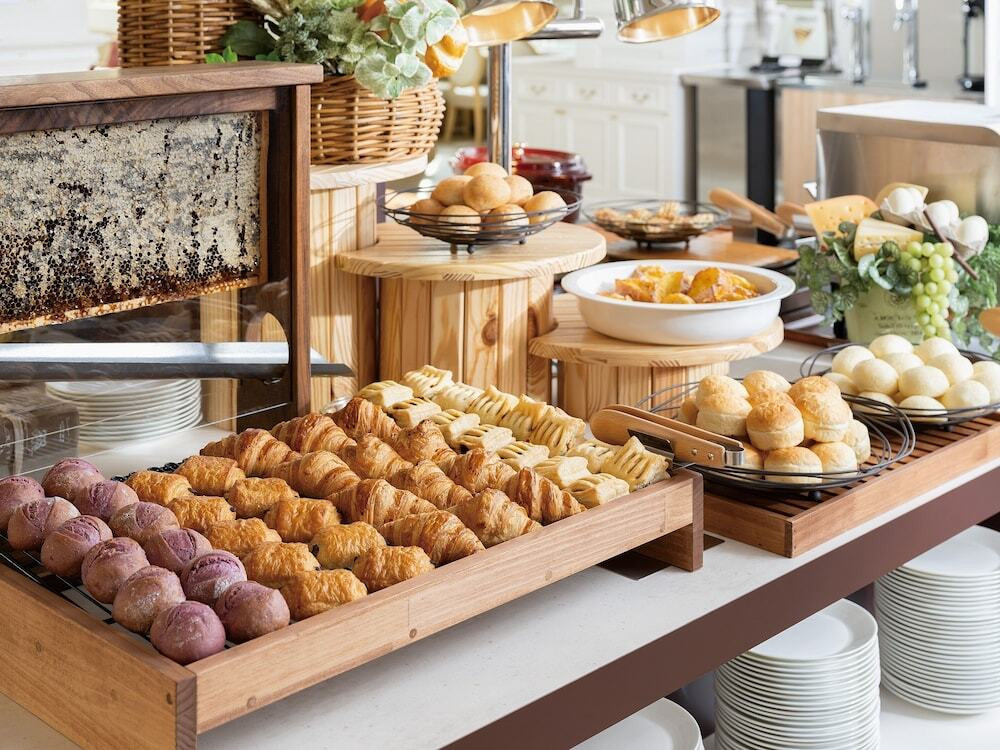 焼き立てパンコーナー