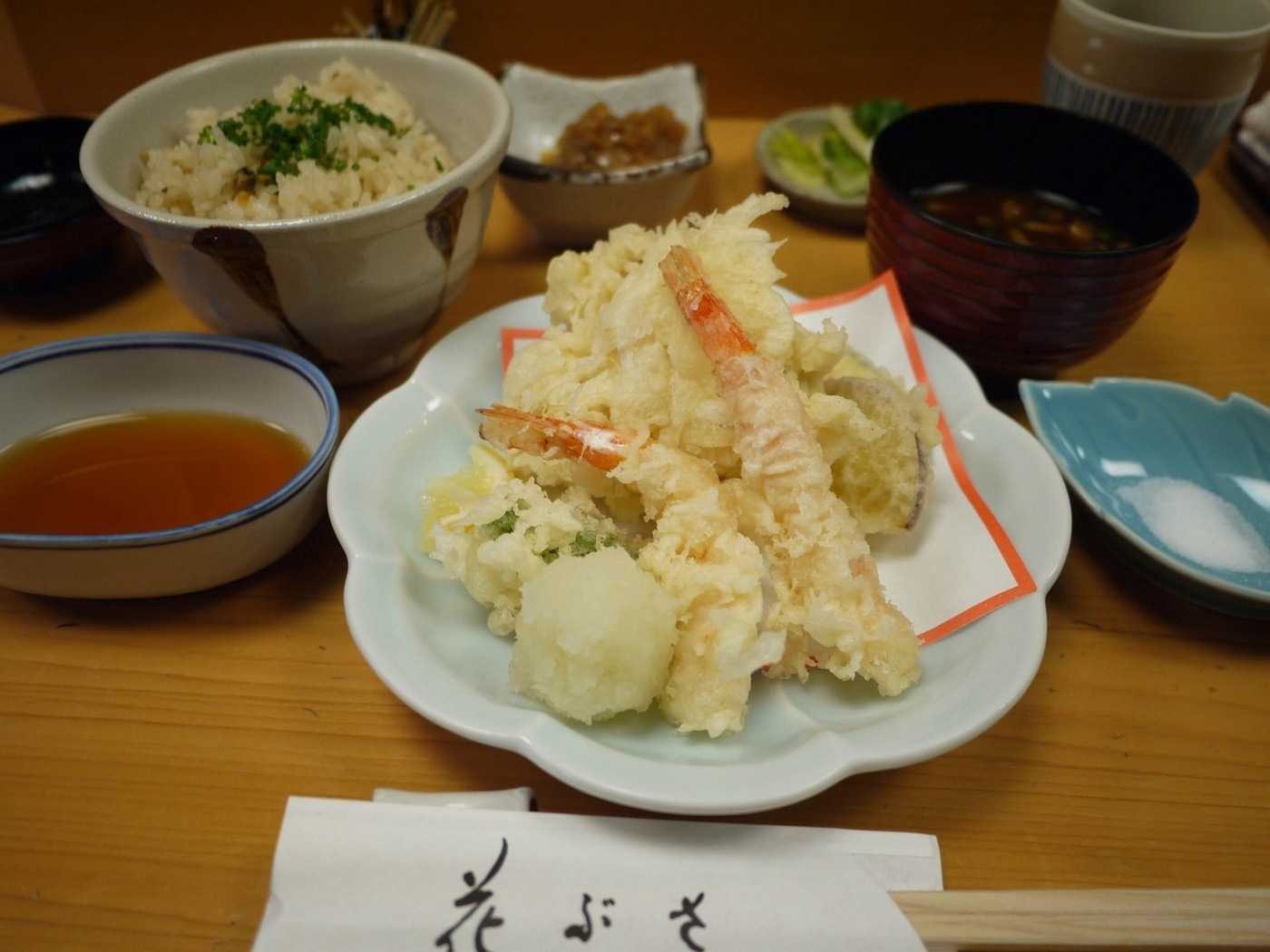 「花ぶさ」料理 964684 車海老と白魚の天ぷらと御飯セット 1365円。