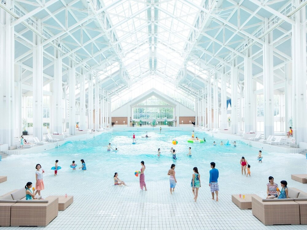 家族みんなで遊べるウエーブプールで夏の思い出いっぱい！4773011