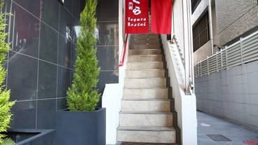 施設の入り口 / 15