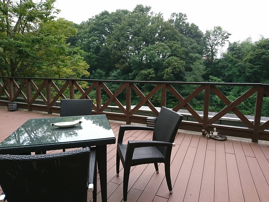 鳥のさえずりを聞きながらモーニングコーヒーを4059204