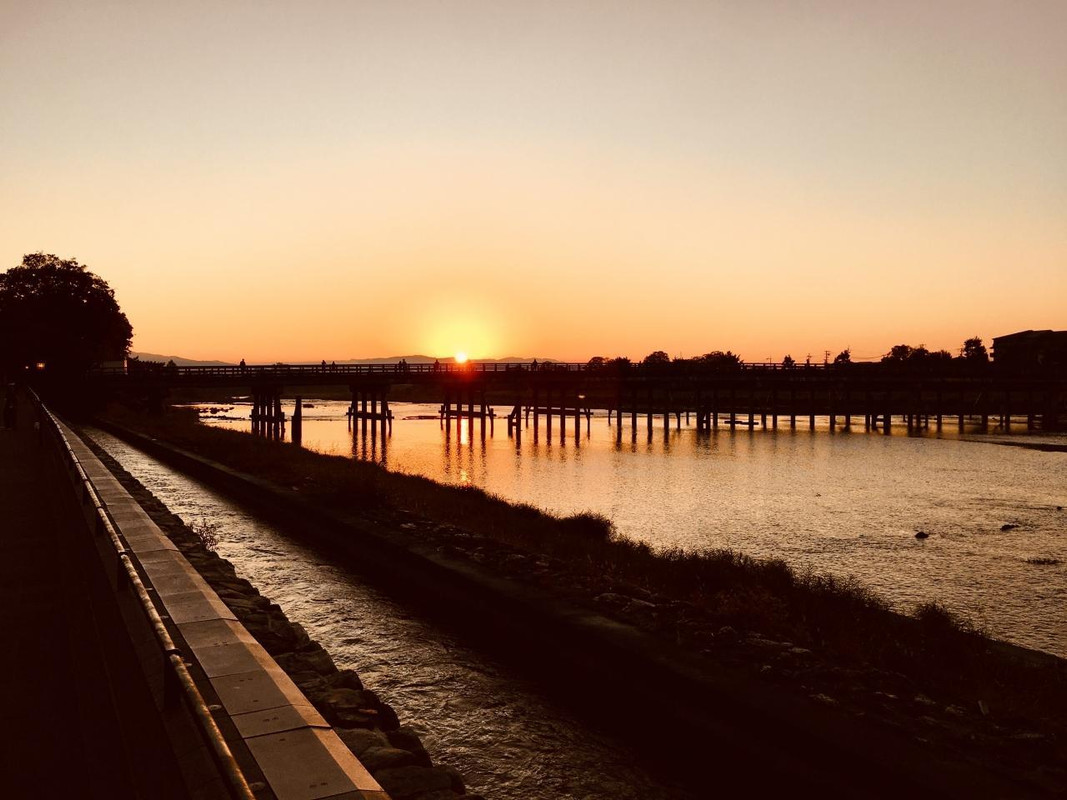 桂川と渡月橋(早朝)