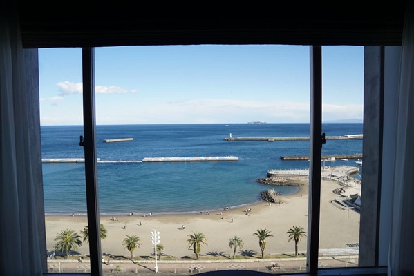 熱海温泉 HOTEL MICURAS(ホテルミクラス)(ホテルミクラス) | 日中、部屋から見えたサンビーチ