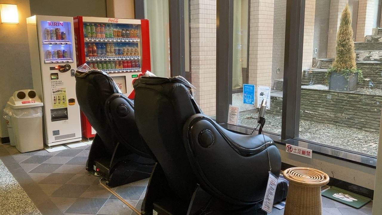 風呂上がりにはマッサージチェアあります