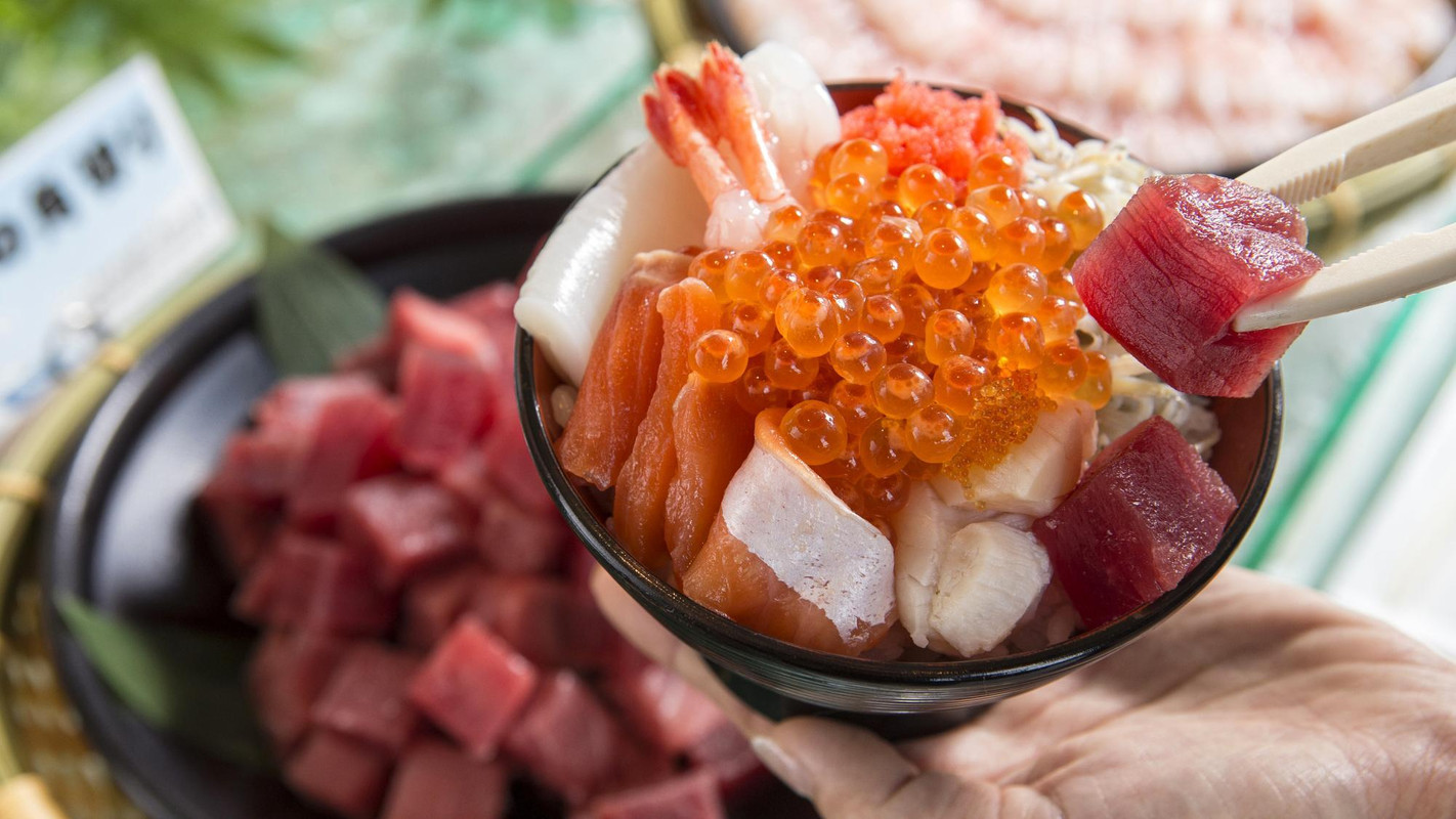 自分で作るオリジナル海鮮丼