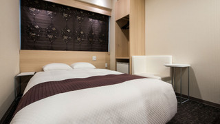 ダブルルーム ダブルベッド 1 台 喫煙可