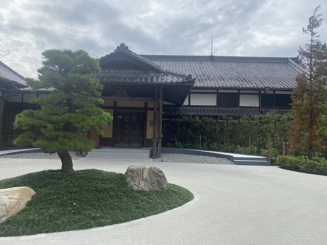 棟がわかれていましたが最初に入ったエントランス