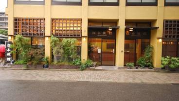 施設の入り口 / 14