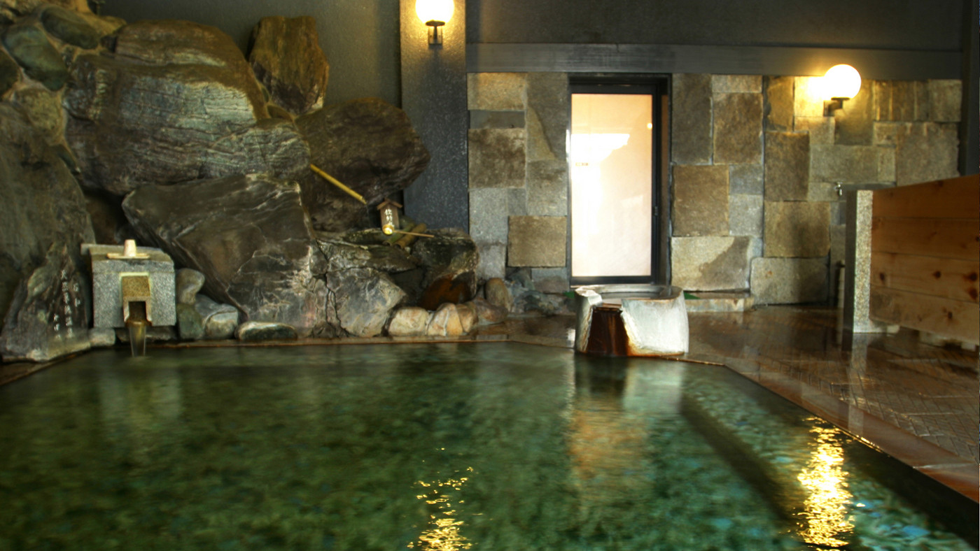 敷地5,000坪ほどの日本庭園が圧巻!庭園ビューの湯浴みに癒されて3930257