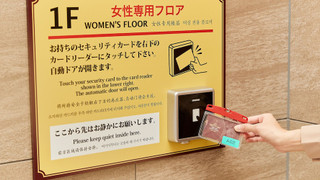 2カプセルルーム 女性用 共用シャワーとトイレ