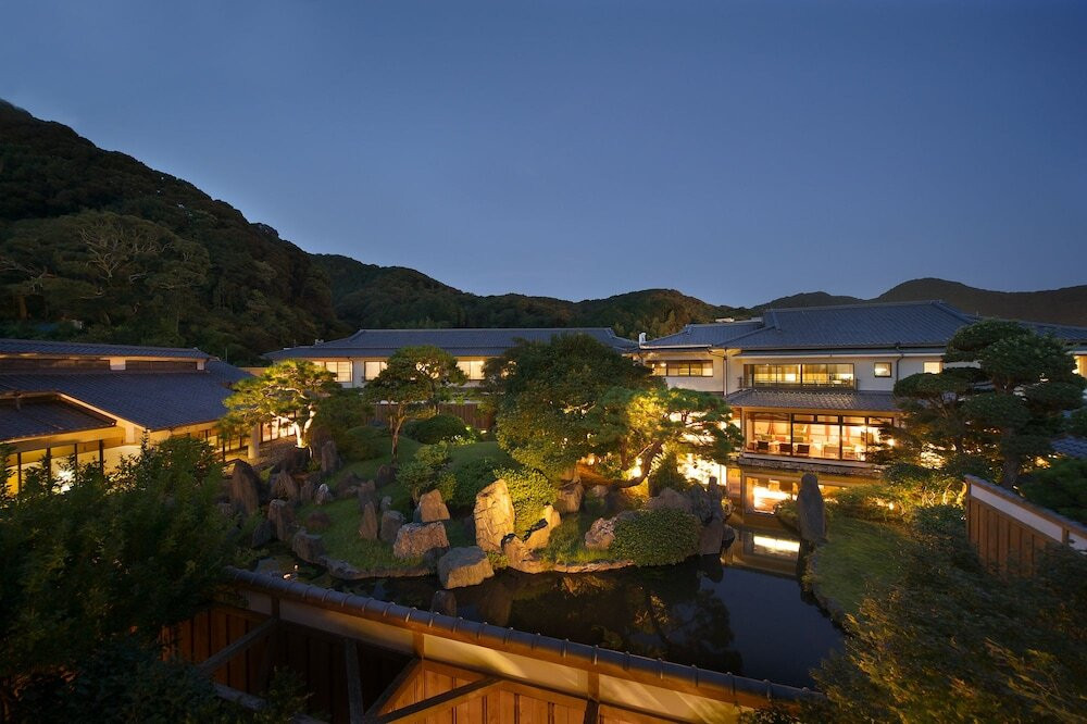 雄大な日本庭園と温泉を満喫3976589