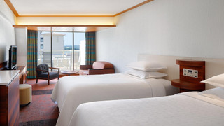 ルーム シングルベッド 2 台 バルコニー タワー(パーシャル ツイン)