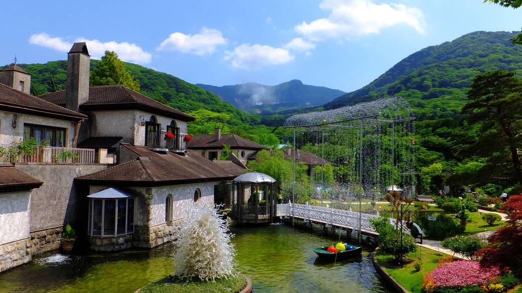 人混みを避け観光
「ガラスの森美術館」へ / 1