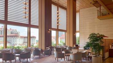 ロビーラウンジ「すみれ」① / 1