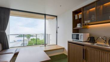 客室内のダイニングエリア / 22