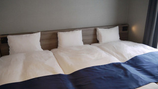 デラックス トリプルルーム シングルベッド 3 台 禁煙