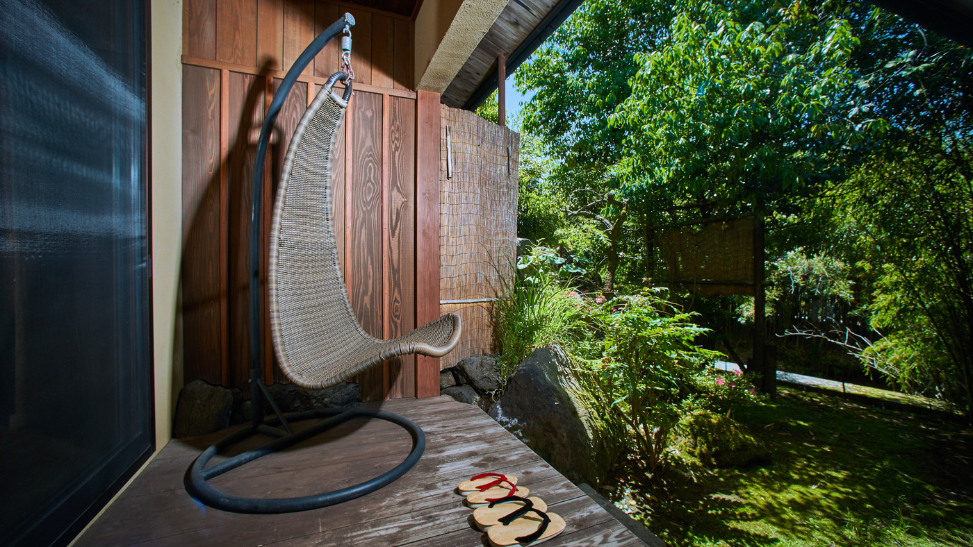 ハンギングチェアでゆらゆら...3706397