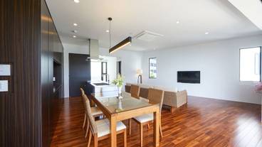 客室内のダイニングエリア / 8