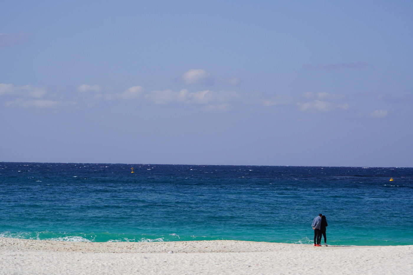 白良浜とカップル