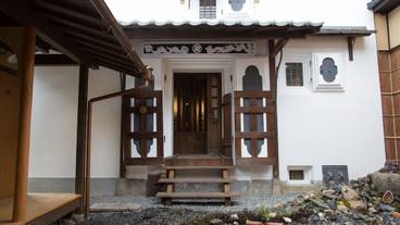 施設の入り口 / 12