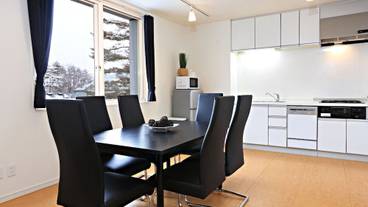 客室内のダイニングエリア / 22