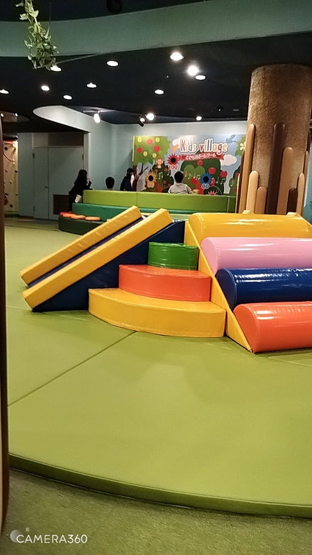 こども村　奥がボールプールになっていて大人気でした！