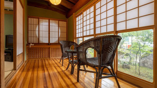 [城ヶ岳, 湯山] 茅葺き屋根の一軒家風客室 (6畳+6畳+縁側) 禁煙