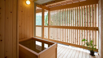 疲れを浄化！ふたりで楽しむ砂塩風呂で心身をリフレッシュ3650629