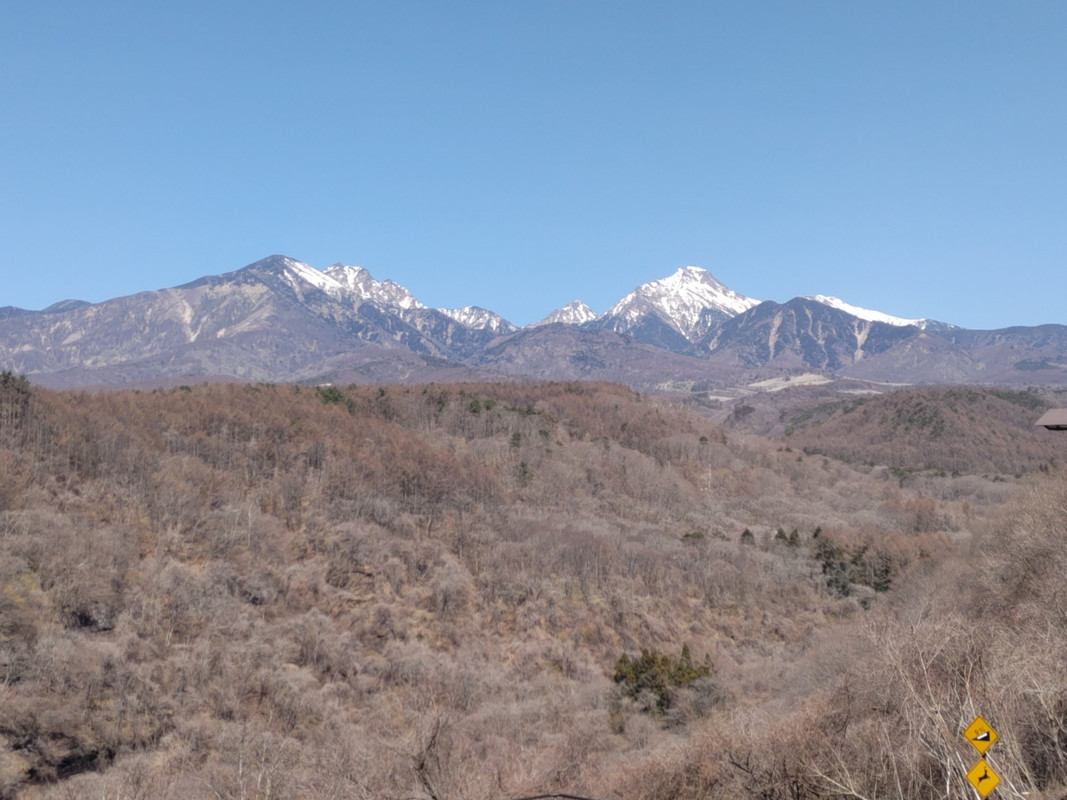 ホテル裏からの八ヶ岳の眺望