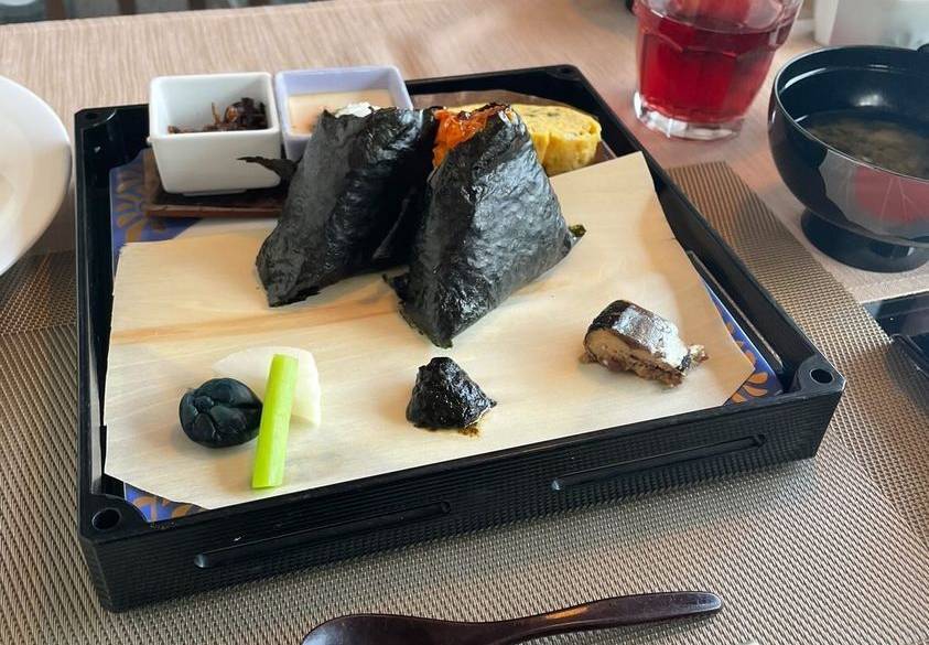 朝食「おむすび～結～」一例 / 1