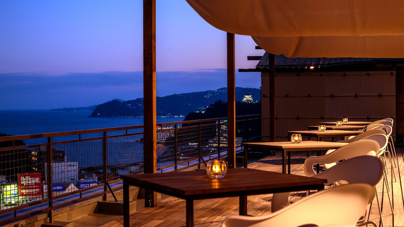 「+αの推しポイント」はここ!熱海市街を一望できる「桃山テラス」3353577