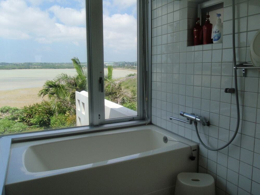 バスルームのシャワー