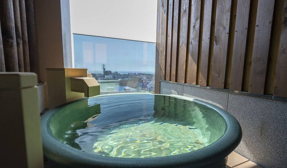 無料貸切風呂／昼の陶器風呂 / 3