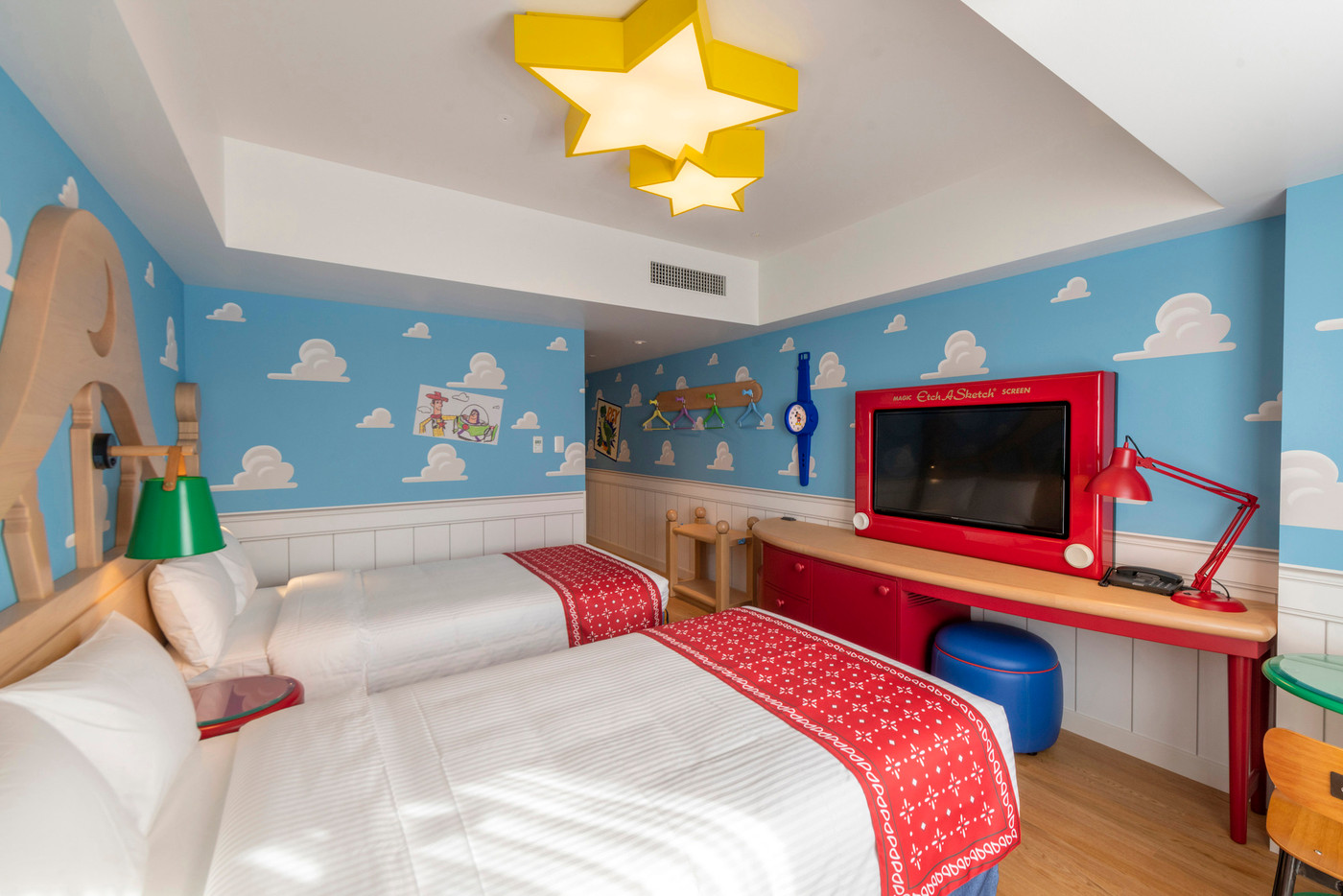 お祝いの記念に「ギフト・プラネット」限定グッズをオソロで購入♡4068901