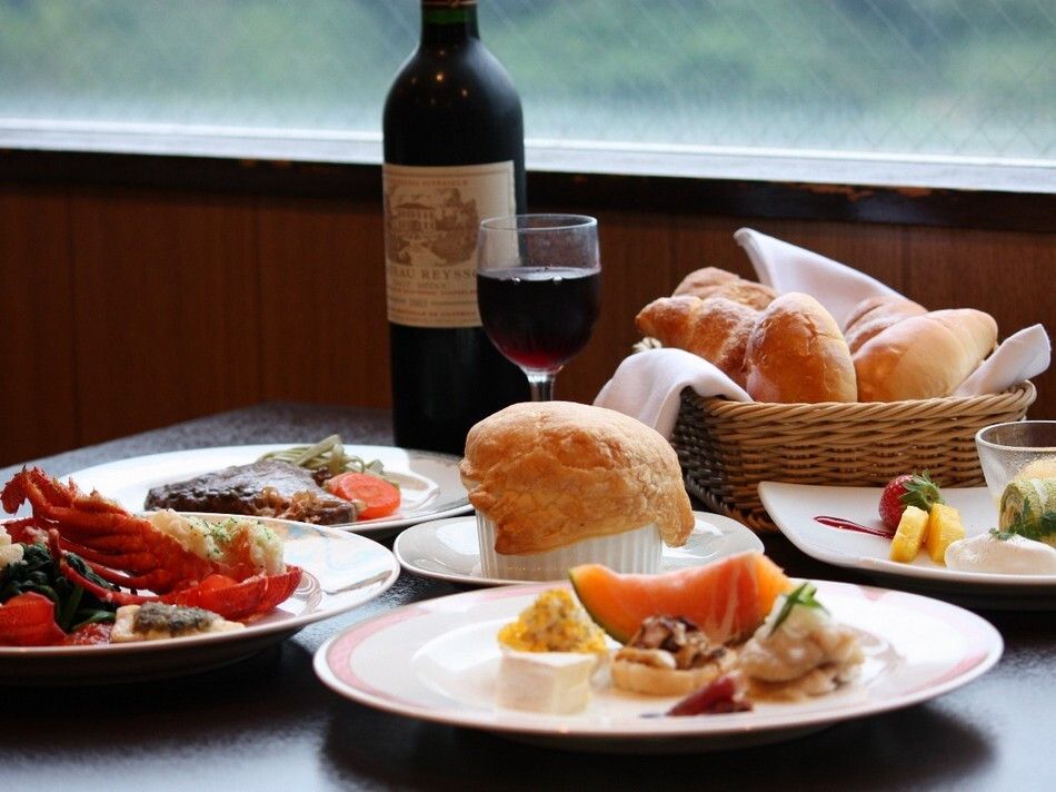 高台からの絶景と、カジュアルフレンチを味わうプチホテル4026988