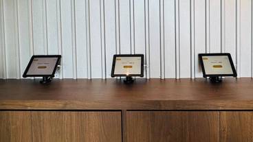 チェックイン / チェックアウト キオスク / 1