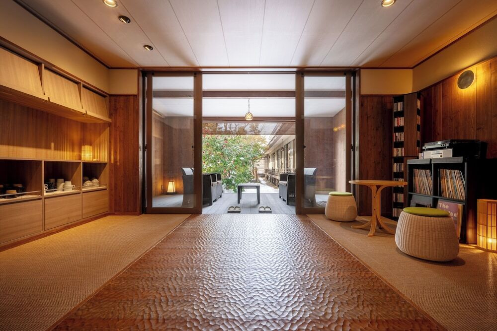 ロビーラウンジ