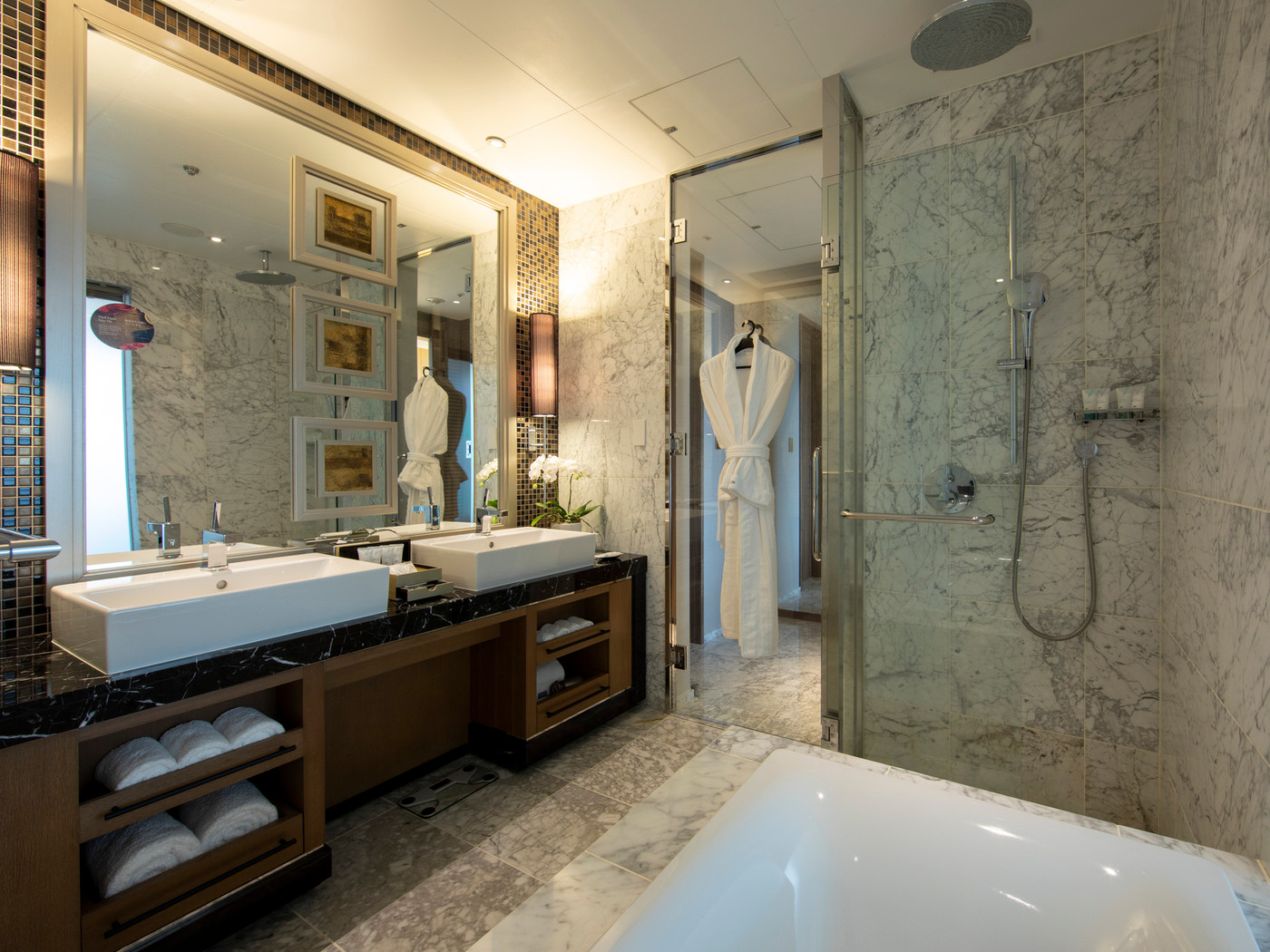 エレガントなバスルーム4031468