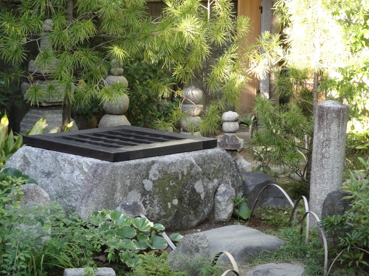 ここが冥界への入口「冥土通いの井戸」1720230