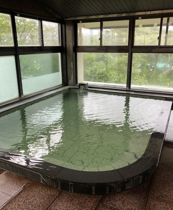 天然温泉に浸かりながら日本海と「鳥海山」の絶景に酔いしれる3408523