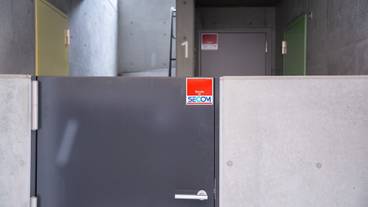 施設の入り口 / 2