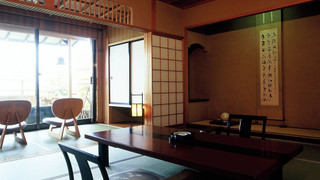 和室10畳+月見台テラス [源泉かけ流し露天風呂]