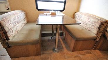 客室内のダイニングエリア / 29