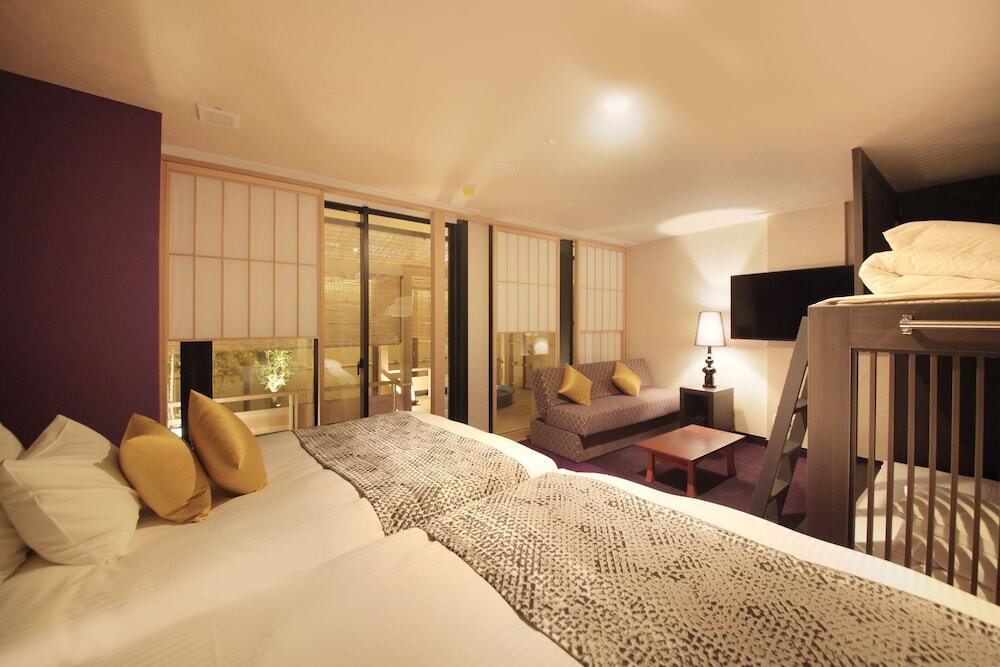 客室ごとに内装や雰囲気が違って楽しい！派手なコスパホテル4772714