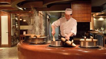 旅館のお食事処 / 11