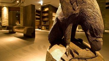 メインラウンジの彫刻 / 3