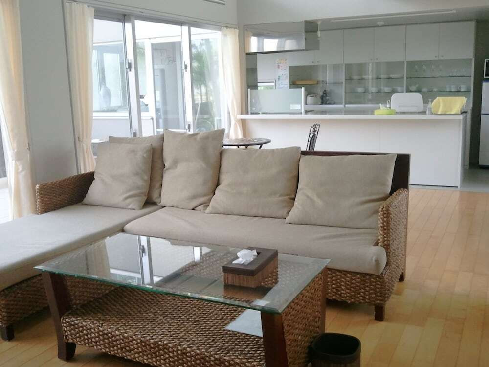 沖縄の離島で、島暮らしを体験してチルする3924763